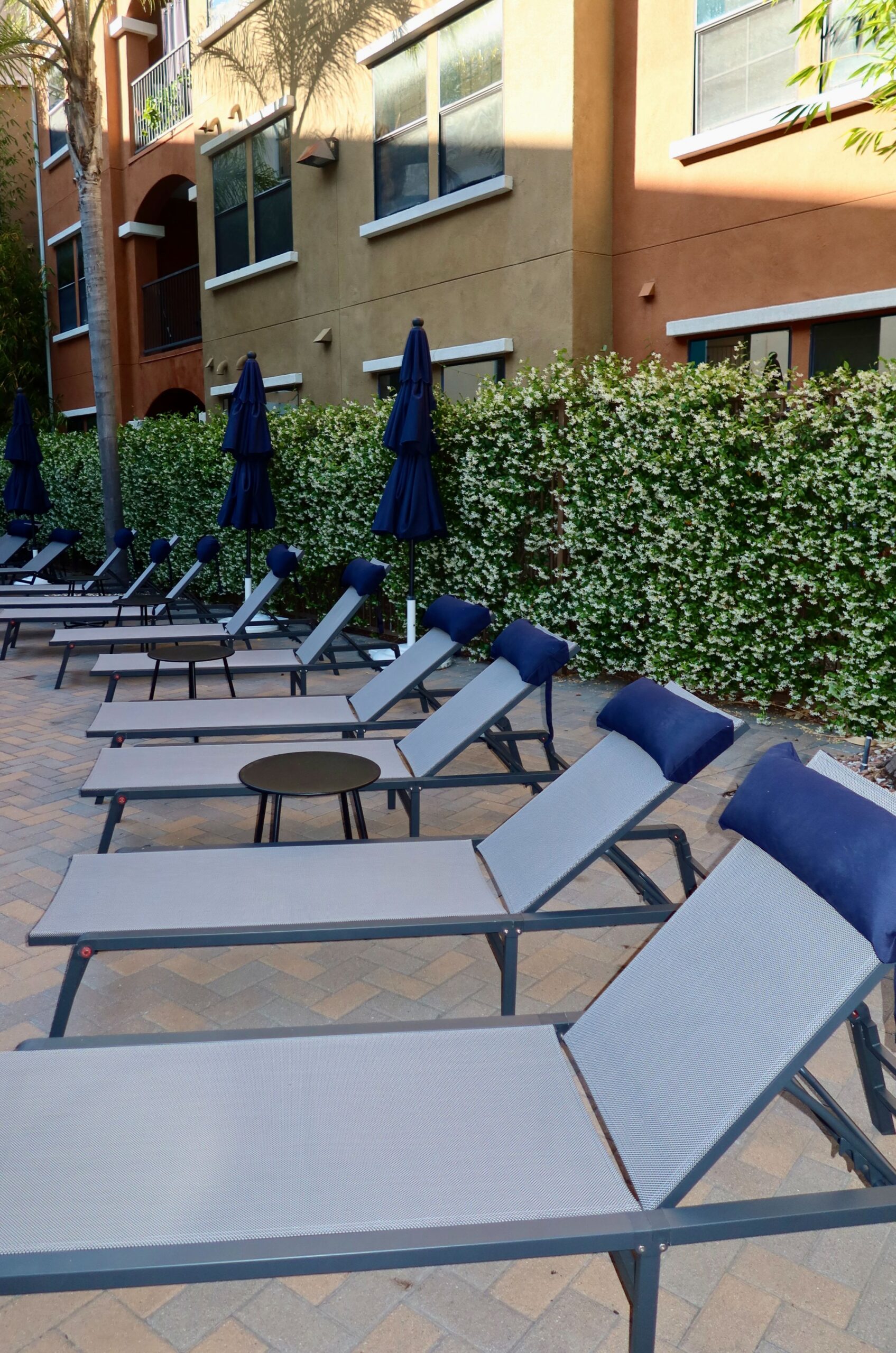 apartment poolside sun lounger area scaled