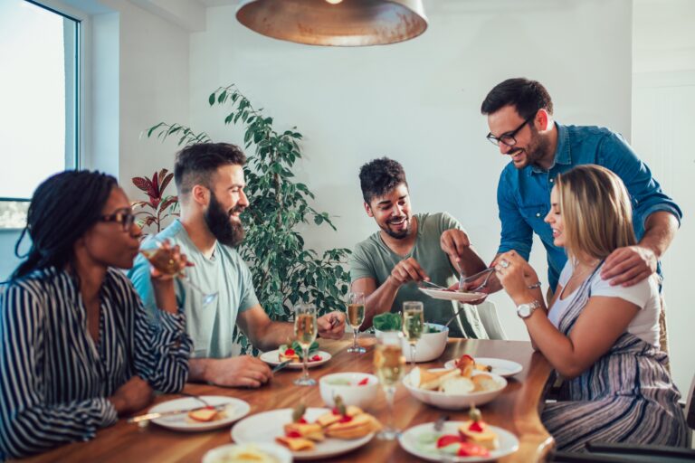 friendsgiving-ideas-for-college-students